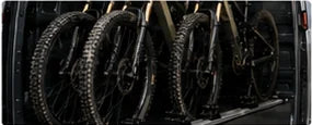 Vélos installés à l'intérieur du véhicule
