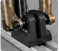 Support de fourche monobloc Rack'n'Bike maintenant une fourche par son axe traversant